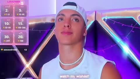 Snapshot of adriianlopez chatting on December 18, 6:57 pm Adrian Lopez online show from December 18, 6:57 pm