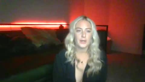 Snapshot of adventureswithsmitty chatting on December 1, 5:12 am adventureswithsmitty online show from December 1, 5:12 am