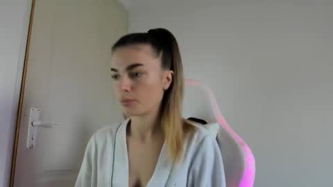 Snapshot of adventurina chatting on November 11, 9:53 am adventurina online show from November 11, 9:53 am