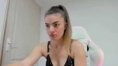 Snapshot of adventurina chatting on November 14, 9:19 am adventurina online show from November 14, 9:19 am