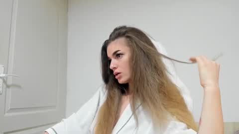 Snapshot of adventurina chatting on November 19, 12:27 pm adventurina online show from November 19, 12:27 pm