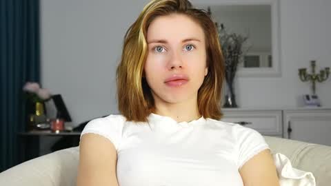 Snapshot of aelia_anara chatting on October 10, 4:22 am Aelia online show from October 10, 4:22 am