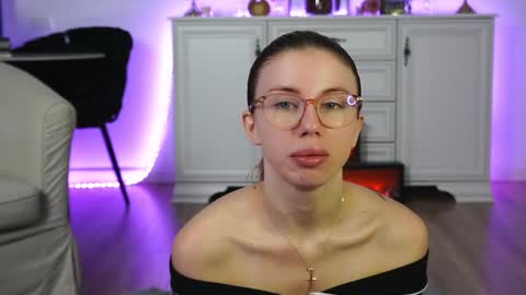 Snapshot of aelia_anara chatting on October 17, 4:48 am Aelia online show from October 17, 4:48 am
