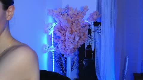 Aelia online show from March 29, 5:24 pm