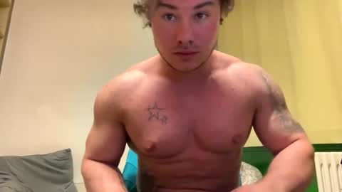 Snapshot of aesthetics99 chatting on April 26, 2:09 am aesthetics99 online show from April 26, 2:09 am