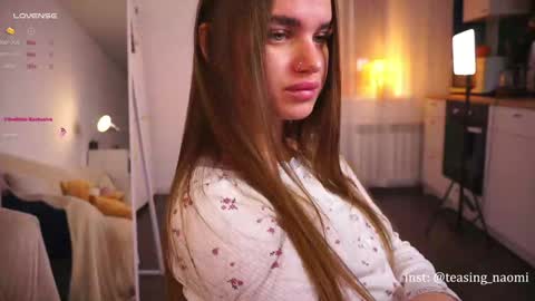 Snapshot of aesthetics__tease chatting on January 6, 2:04 am aesthetics__tease online show from January 6, 2:04 am