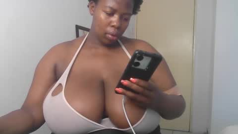 Snapshot of africanbusty chatting on December 12, 3:54 am ONLYFAN-Africanbusty online show from December 12, 3:54 am