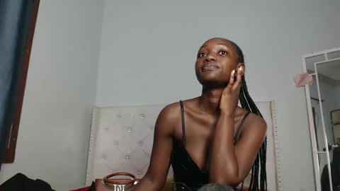 Snapshot of africanpetitequeen chatting on November 5, 9:53 am CIARA online show from November 5, 9:53 am