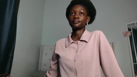 Snapshot of africanpetitequeen chatting on November 17, 10:43 am CIARA online show from November 17, 10:43 am