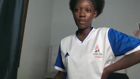 Snapshot of africanpetitequeen chatting on November 18, 11:03 am CIARA online show from November 18, 11:03 am