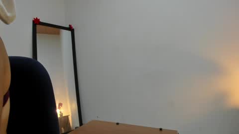 Snapshot of afrodita3123 chatting on February 20, 12:47 pm Lorena online show from February 20, 12:47 pm