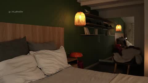 Emma online show from November 16, 1:55 am