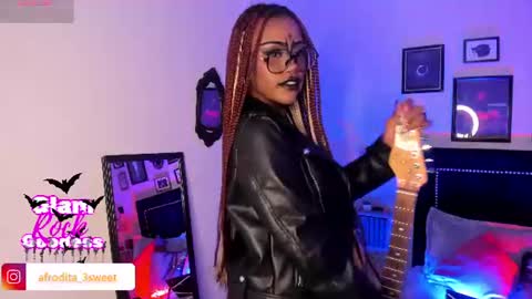 Snapshot of afrodita_sweeet chatting on July 10, 9:28 pm Afrodita online show from July 10, 9:28 pm