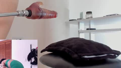 Snapshot of afroditacute16 chatting on October 7, 6:27 pm afroditacute16 online show from October 7, 6:27 pm