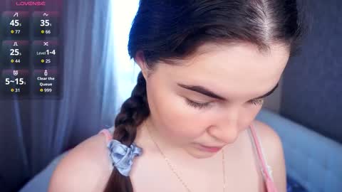 Lana  1800 - 0330 UTC   Mia 0700- 1630 UTC online show from September 17, 6:37 am