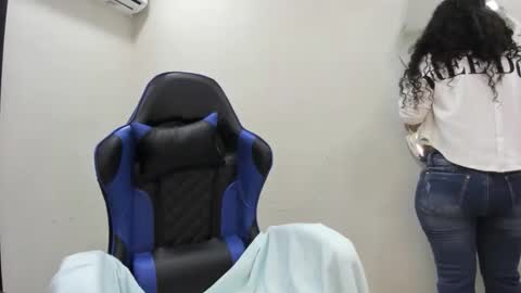 A G A T A  online show from February 5, 12:32 pm