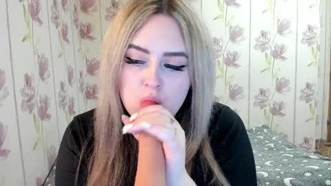 Snapshot of agatasweeti chatting on June 1, 10:22 pm Agata online show from June 1, 10:22 pm