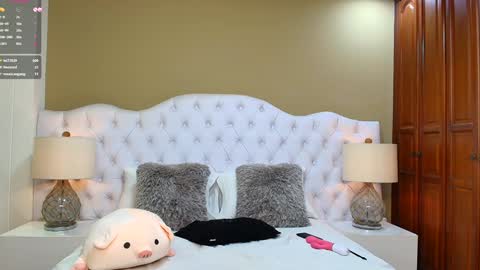 Snapshot of agatha_lenon chatting on February 1, 10:44 pm Agatha online show from February 1, 10:44 pm