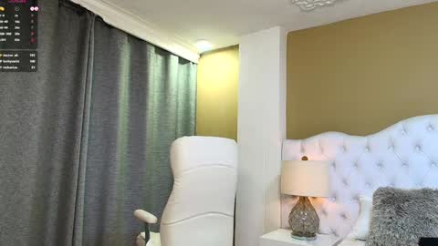 Snapshot of agatha_lenon chatting on February 6, 10:43 pm Agatha online show from February 6, 10:43 pm