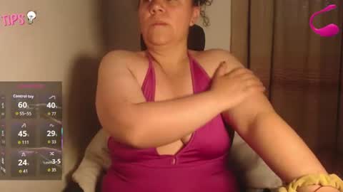 Snapshot of agathaaaa chatting on June 23, 10:57 am online show from June 23, 10:57 am