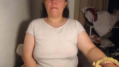 Snapshot of agathaaaa chatting on July 25, 2:53 am online show from July 25, 2:53 am