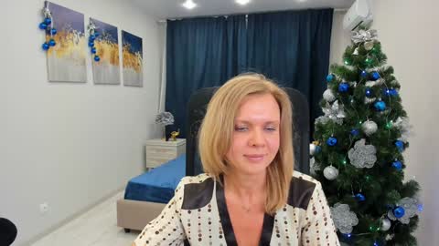 Snapshot of agathaklouin chatting on December 27, 2:04 am Agatha online show from December 27, 2:04 am