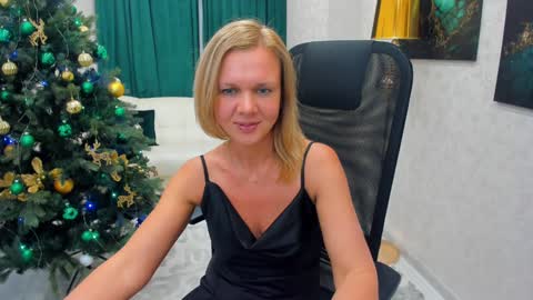 Snapshot of agathaklouin chatting on December 29, 10:23 am Agatha online show from December 29, 10:23 am