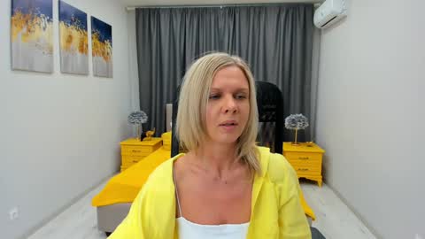 Snapshot of agathaklouin chatting on January 26, 6:59 am Agatha online show from January 26, 6:59 am