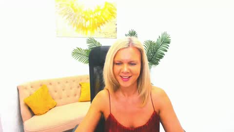 Snapshot of agathaklouin chatting on February 11, 10:28 pm Agatha online show from February 11, 10:28 pm