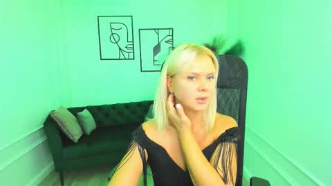 Snapshot of agathaklouin chatting on September 14, 7:24 pm Agatha online show from September 14, 7:24 pm