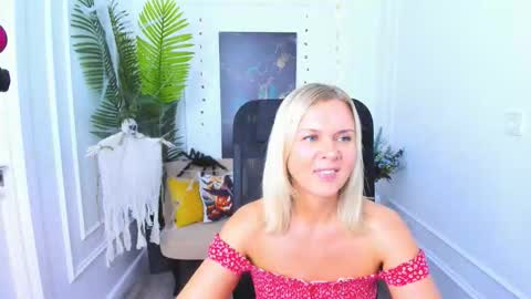 Snapshot of agathaklouin chatting on October 19, 7:14 pm Agatha online show from October 19, 7:14 pm