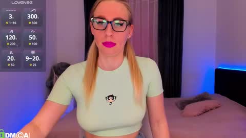 Snapshot of agent_polly chatting on February 26, 3:33 pm Polly online show from February 26, 3:33 pm