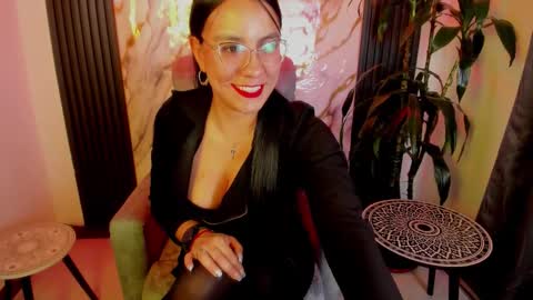 Snapshot of aghata_moon chatting on February 2, 2:27 pm Aghata Moon online show from February 2, 2:27 pm