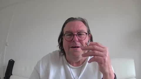 Snapshot of agias chatting on March 7, 8:34 am Agias online show from March 7, 8:34 am