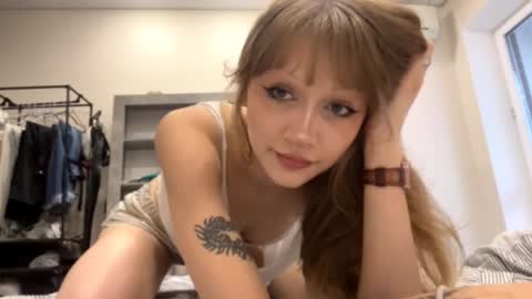 Snapshot of agnessawdo chatting on October 13, 1:44 pm Lola online show from October 13, 1:44 pm