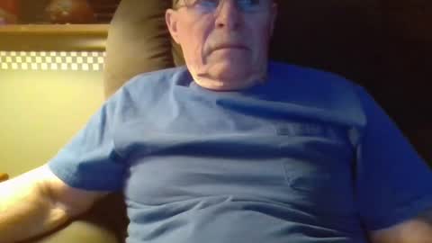 aguynrkfrd online show from December 25, 9:34 am