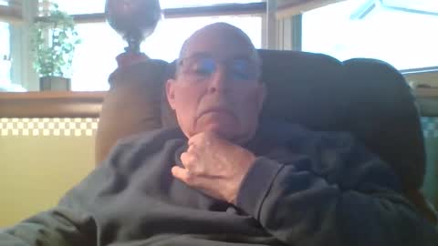 aguynrkfrd online show from November 18, 5:28 pm