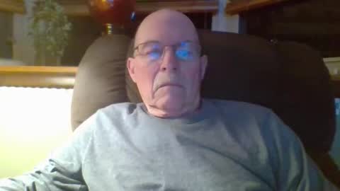 aguynrkfrd online show from December 15, 9:57 am