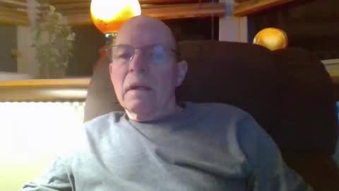 aguynrkfrd online show from February 15, 10:58 am