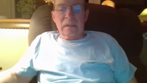 aguynrkfrd online show from April 17, 9:01 am