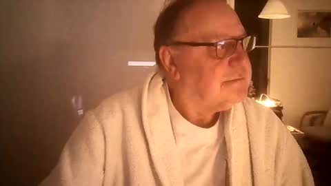 Snapshot of ahmole chatting on December 8, 9:30 pm Ole online show from December 8, 9:30 pm