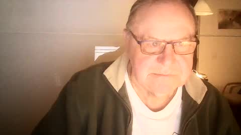 Snapshot of ahmole chatting on December 10, 4:45 am Ole online show from December 10, 4:45 am