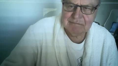 Snapshot of ahmole chatting on December 22, 9:22 am Ole online show from December 22, 9:22 am