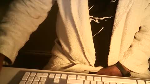 Snapshot of ahmole chatting on November 15, 11:21 pm Ole online show from November 15, 11:21 pm