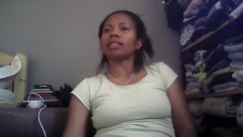 Snapshot of aicha_boobs chatting on October 13, 3:50 am Aicha boobs online show from October 13, 3:50 am