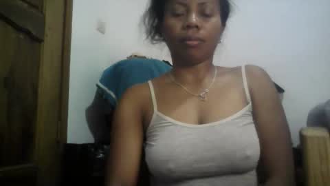 Snapshot of aicha_boobs chatting on November 17, 12:49 am Aicha boobs online show from November 17, 12:49 am