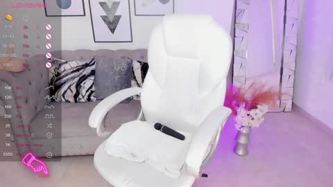 AIDA ADAMS online show from January 11, 6:44 pm