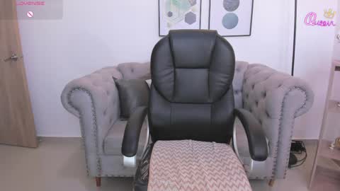 AIDA ADAMS online show from April 4, 11:40 am