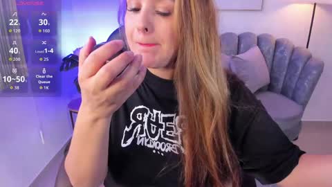 AIDA ADAMS online show from April 9, 11:37 am