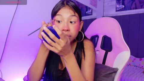 Snapshot of aida_princess chatting on May 4, 11:23 pm Aida online show from May 4, 11:23 pm